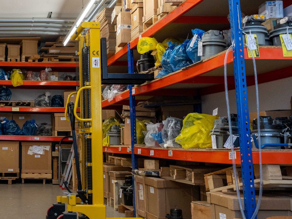 Shelves with final drives in the Nuremberg warehouse